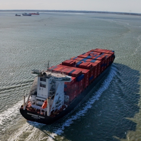 τανκερ στη θαλασσα