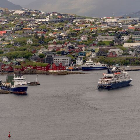 Το Τόρντσαβν, το λιμάνι και η μεγαλύτερη πόλη των Νησιών Φερόε