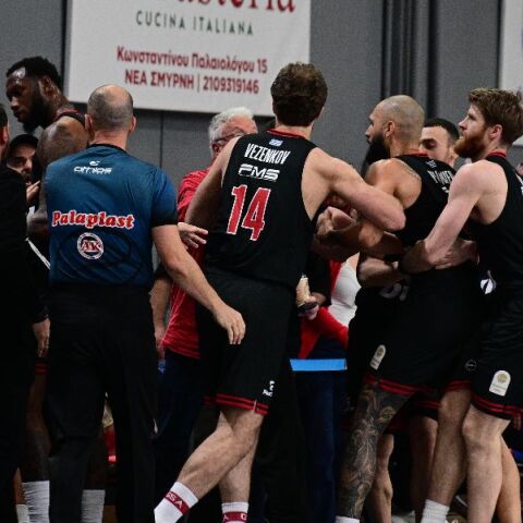 Σε καταγγελία στον ΕΣΑΚΕ προχώρησε η ΚΑΕ Παναθηναϊκός AKTOR, ζητώντας την τιμωρία των Γιώργου Μπαρτζώκα και Εβάν Φουρνιέ.