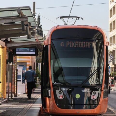 H τερματική στάση του Τραμ στο Σύνταγμα