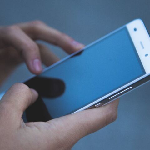 Ηράκλειο: 14χρονοι κατασκεύασαν με AI γυμνές φωτογραφίες συμμαθητριών τους και τις διακινούσαν σε ανηλίκους