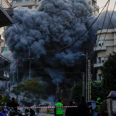 εκρηξη, καπνοι, σπιτια