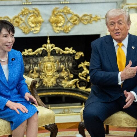 Η «πλάκα» του Τραμπ με το Περλ Χάρμπορ έφερε σε αμηχανία την πρωθυπουργό της Ιαπωνίας