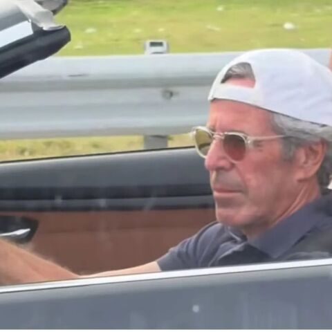 «Ο Τζέφρι Έπσταϊν είναι ζωντανός» φώναζαν στο βίντεο και το χάος στα social media ξεκίνησε