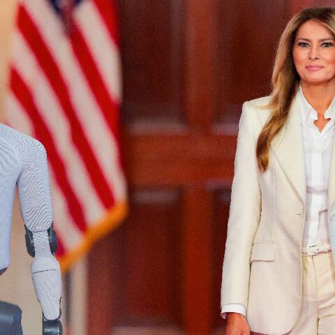 Έγινε και αυτό: Ανθρωποειδές ρομπότ περπάτησε στο πλευρό της Μελάνια Τραμπ στον Λευκό Οίκο