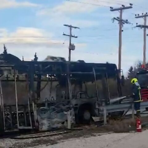 Το καμμένο λεωφορείο των ΚΤΕΛ Θεσσαλόνίκης