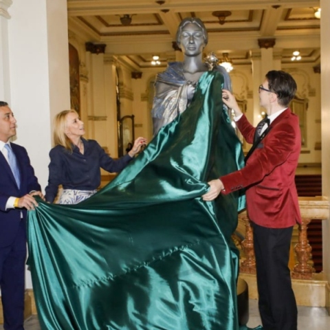 Η Βραζιλία τιμά τον Έλληνα γλύπτη Νίκο Φλώρο — Θρίαμβος στην Όπερα του Σάο Πάολο με παγκόσμια ακτινοβολία