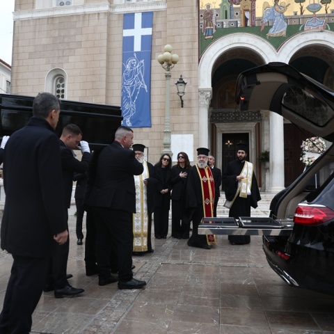 Σε λαϊκό προσκύνημα η σορός της Μαρινέλλας στο παρεκκλήσι του Αγίου Ελευθερίου