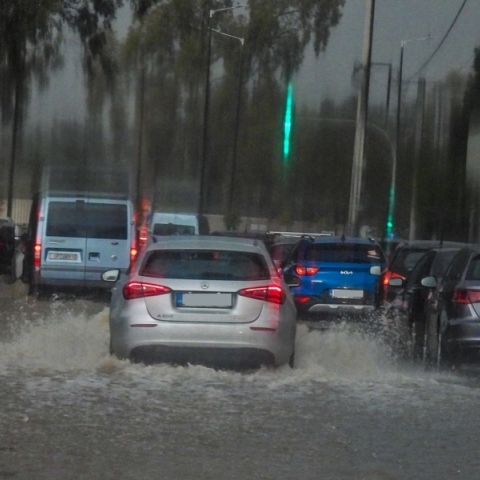 Σε επιφυλακή οι δήμοι της Αττικής λόγω των έκτακτων καιρικών φαινομένων