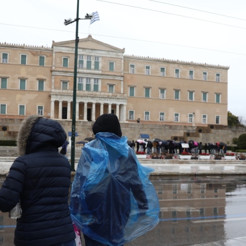 βροχη, περαστικοι, ομπρελες