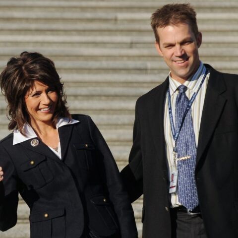 Νόεμ: Ο «kinky drag» σύζυγος πλήρωνε σε μοντέλο του OnlyFans 25 δολάρια το λεπτό