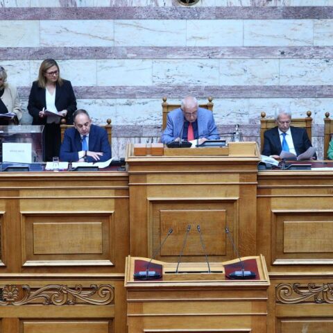 Το προεδρείο της Βουλής, με τον Νικήτα Κακλαμάνη