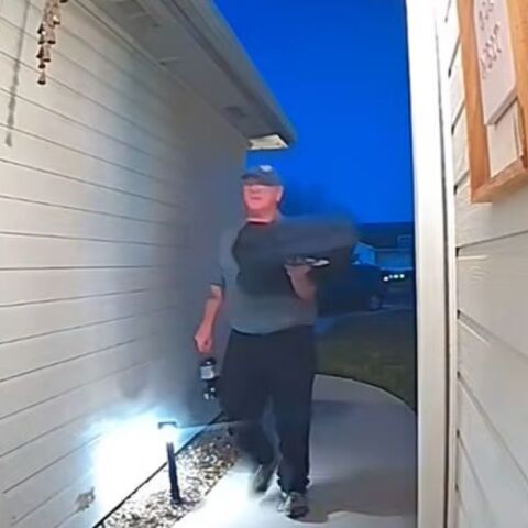 Ένας διανομέας πίτσας πήρε φιλοδώρημα 40.000 δολάρια για μια Diet Coke