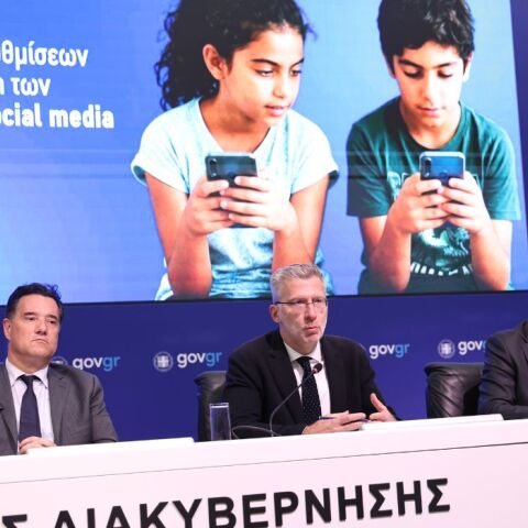 Παγκόσμιος αντίκτυπος για το ελληνικό «Age Ban» στα social media