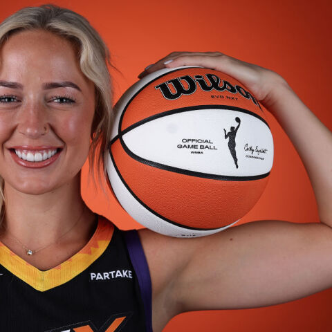 Σόφι Κάνινγχαμ: Από το παρκέ στο Sports Illustrated Swimsuit