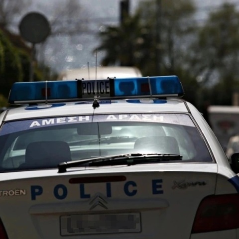 Σαλαμίνα: Κατάσχεση πάνω από 2.000 κροτίδων και φωτοβολίδων με πέντε συλλήψεις