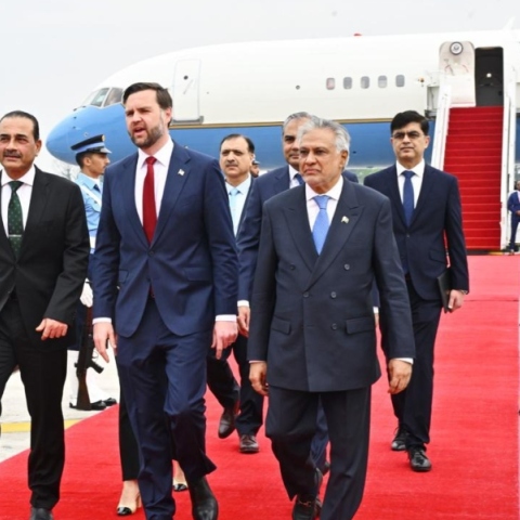 Συνομιλίες στο Πακιστάν: Στην ίδια αίθουσα οι αντιπροσωπείες ΗΠΑ και Ιράν -Συζητούν για Ορμούζ, πυρηνικά, Λίβανο