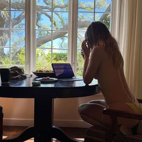 Σούκι Γουότερχαουζ χωρίς φίλτρα: Τολμηρές πόζες και «καυτά» στιγμιότυπα