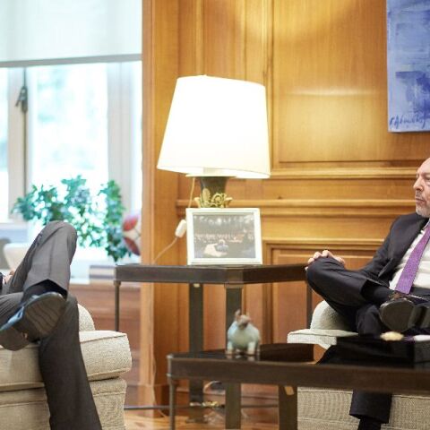 Την ανανέωση της θητείας του διοικητή της Τράπεζας της Ελλάδος Γιάννη Στουρνάρα προτείνει η κυβέρνηση. 