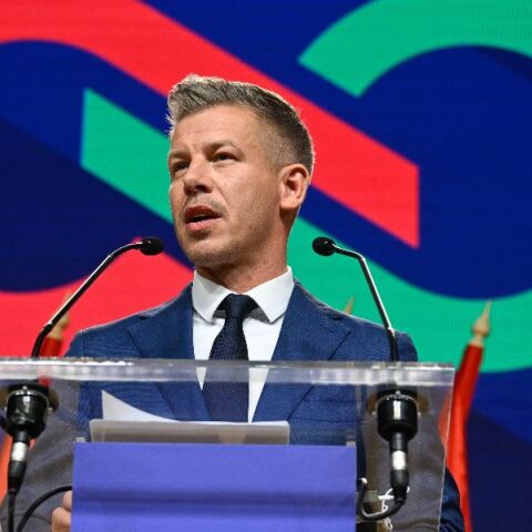 Politico: «Νέα σελίδα στις σχέσεις Ουγγαρίας–ΕΕ μετά την εποχή Όρμπαν»