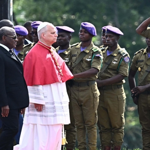 Ο κόσμος χρειάζεται ένα μήνυμα ειρήνης και συνύπαρξης, λέει ο Πάπας Λέων από το Καμερούν
