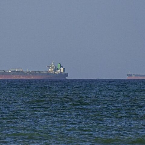 Δεξαμενόπλοια που έχουν αγκυροβολήσει στα Στενά του Ορμούζ