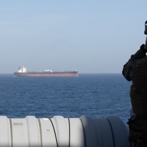 Δύο πλοία υπό ινδική σημαία δέχτηκαν επίθεση ενώ διέσχιζαν τα Στενά του Ορμούζ