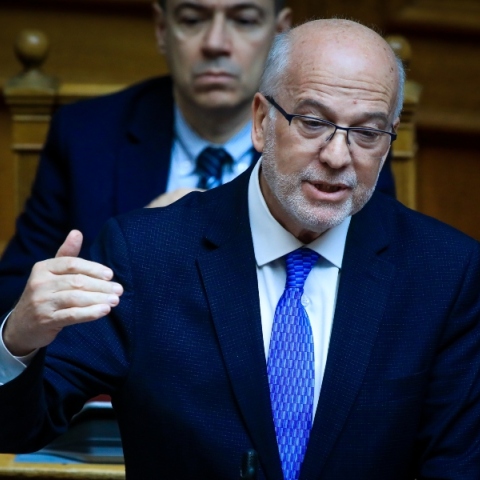 Φλωρίδης για Τσίπρα: Δεν έχει καμία τύχη, έγραψε ένα βιβλίο για να καταγγείλει όλους με τους οποίους συνεργάστηκε