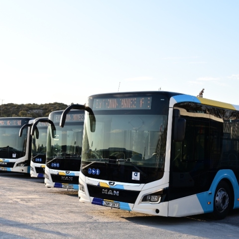 Δύο πόλεις, μια κοινή πρωτοβουλία - Ανοιχτό rebranding για λεωφορεία σε Αθήνα και Θεσσαλονίκη