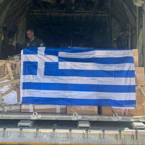 Η Ελλάδα έστειλε ανθρωπιστική βοήθεια στον Λίβανο με αεροσκάφος της Πολεμικής Αεροπορίας