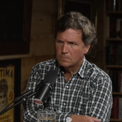 Τάκερ Κάρλσον για Τραμπ: Μετάνιωσα που τον στήριξα