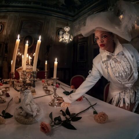 H Ριάνα στη φωτογράφηση του περιοδικού W