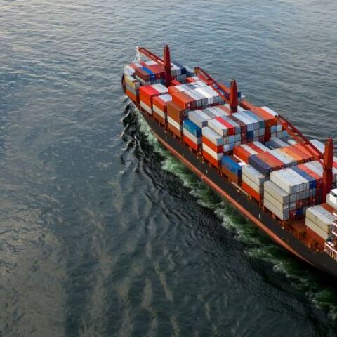 Πλοίο στα Στενά του Ορμούζ