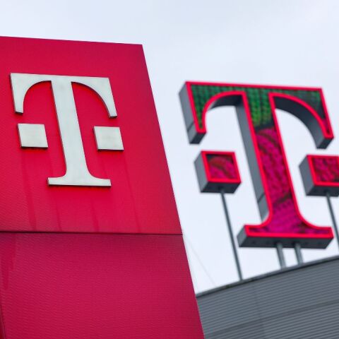Mega deal στις τηλεπικοινωνίες: Deutsche Telekom και T-Mobile σε συζητήσεις για κολοσσιαία συγχώνευση