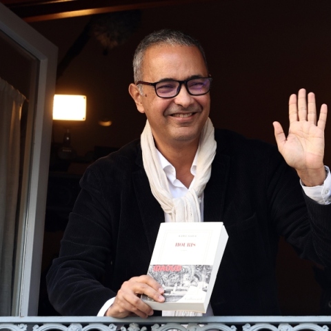 Γαλλία: Ο συγγραφέας Καμέλ Νταούντ καταδικάστηκε σε τριετή φυλάκιση στην Αλγερία για το «Houris»