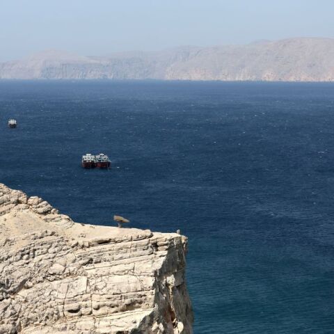 Πλοία στα Στενά του Ορμούζ