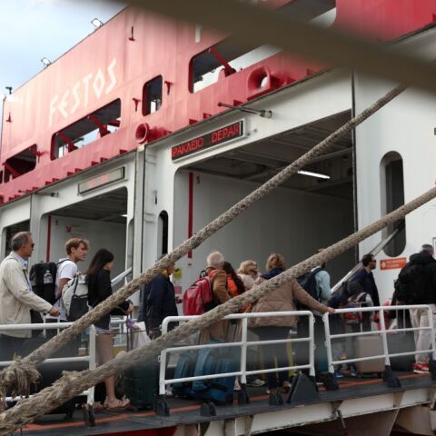 Επιβίβαση σε πλοίο της γραμμής