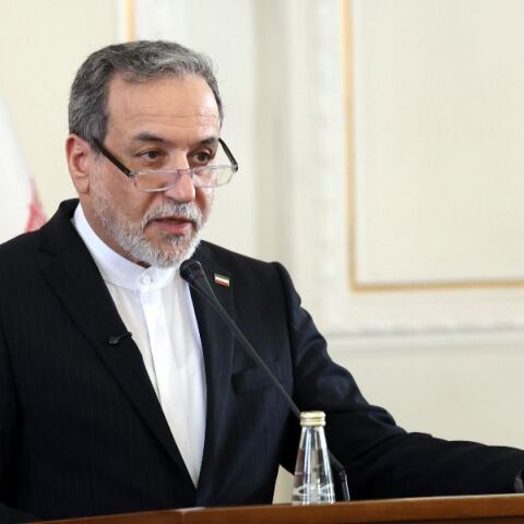 O Αραγτσί πάει σήμερα στο Ισλαμαμπάντ – Πιθανές νέες ειρηνευτικές συνομιλίες με ΗΠΑ