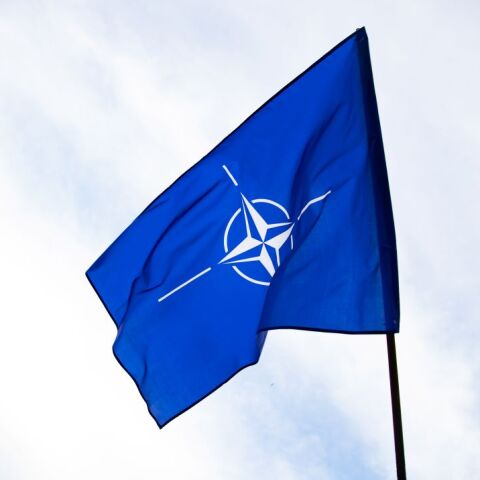 H σημαία του ΝΑΤΟ