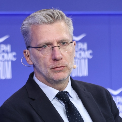 Σκέρτσος: Ο εξωραϊσμός του παρελθόντος και το στρατηγικό αδιέξοδο του ΠΑΣΟΚ