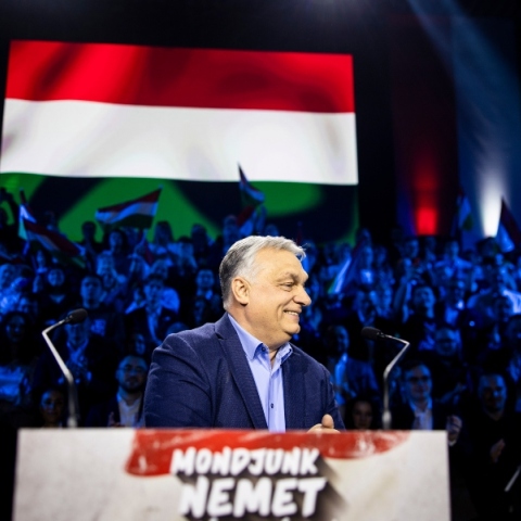 Συνεργάτες του Όρμπαν βγάζουν τις περιουσίες τους από τη χώρα μετά την ήττα στις εκλογές 