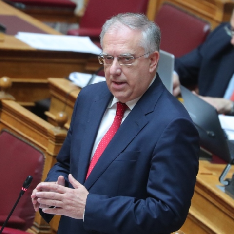 ΥΠΑΝ: Έτοιμο το νομοσχέδιο για την προστασία των πολιτών από τραπεζικές χρεώσεις για δάνεια