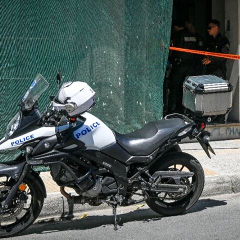 500 ευρώ και 4.000 δολάρια: Όσα βρέθηκαν στη βαλίτσα του 89χρονου