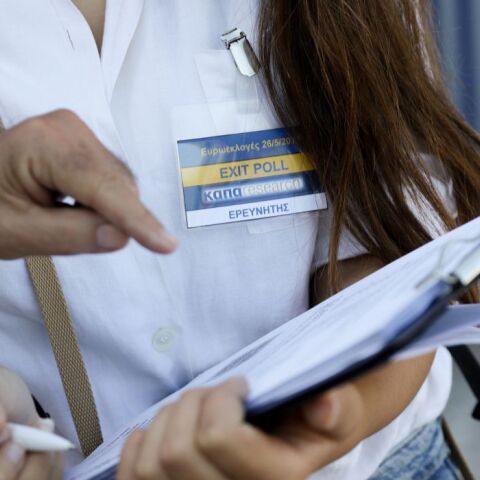 Δημοσκόπηση Metron Analysis: Στο 28,6% η ΝΔ, αυξάνονται οι αναποφάσιστοι