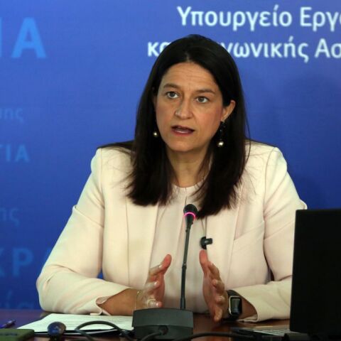 Υπουργείο Εργασίας: Λαϊκίστικη η πρόταση του ΠΑΣΟΚ για μειωμένο ωράριο εργασίας