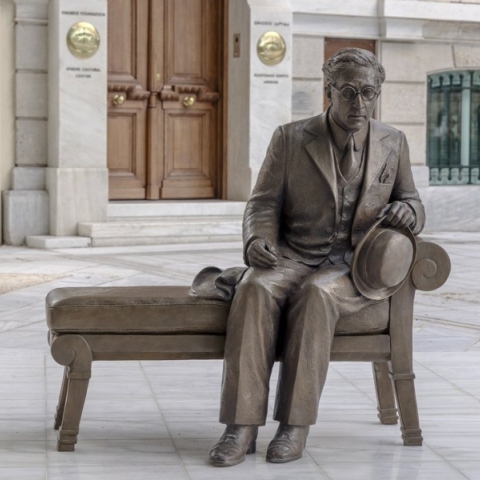 Το Ίδρυμα Ωνάση παρέδωσε στον Δήμο Αθηναίων το γλυπτό του Καβάφη