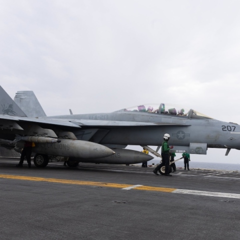 CENTCOM: Οι ΗΠΑ χτύπησαν με F-18 ιρανικό τάνκερ που κατευθυνόταν σε λιμάνι του Ιράν