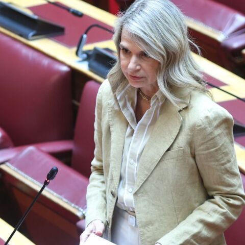 Μιλένα Αποστολάκη: «Οι συμβασιούχοι στους δήμους δεν μπορεί να ζουν σε μόνιμη ομηρεία»