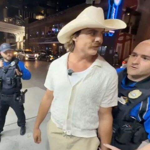 Influencer συνελήφθη επειδή δεν σταματούσε το livestream σε steakhouse