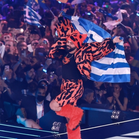 Eurovision 2026: Αποθεώθηκε ο AKylas στην παρέλαση των σημαιών